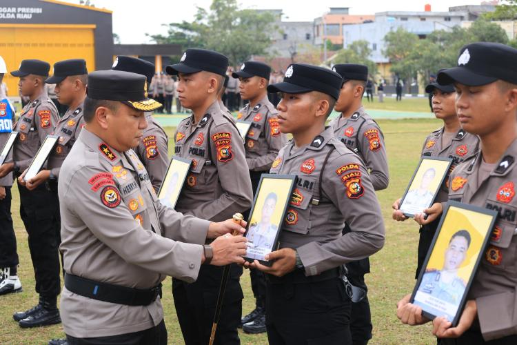 Polda Riau Pecat 12 Polisi "Nakal", Kapolda: Tak Ada Toleransi untuk Narkoba